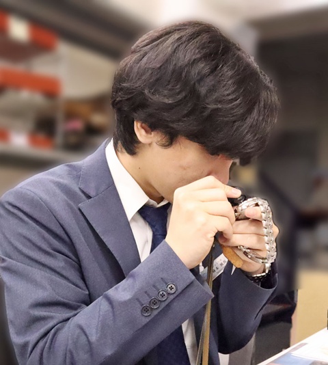 お客様の想いと価値を見極める、鑑定士という仕事